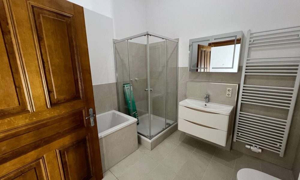 4-Zimmer-Altbau-Wohnung – frisch saniert – incl. Einbauküche + KAMIN - Photo 4