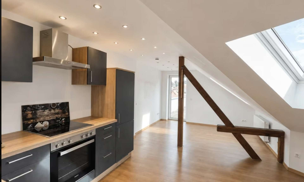 Helle 3-Raum-Wohnung mit Dachterrasse und Einbauküche (wird verschenkt) - Foto 2