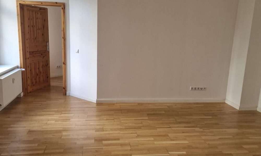 Schöne 2-Raumwohnung mit Eichenparkett und EBK - Foto 1