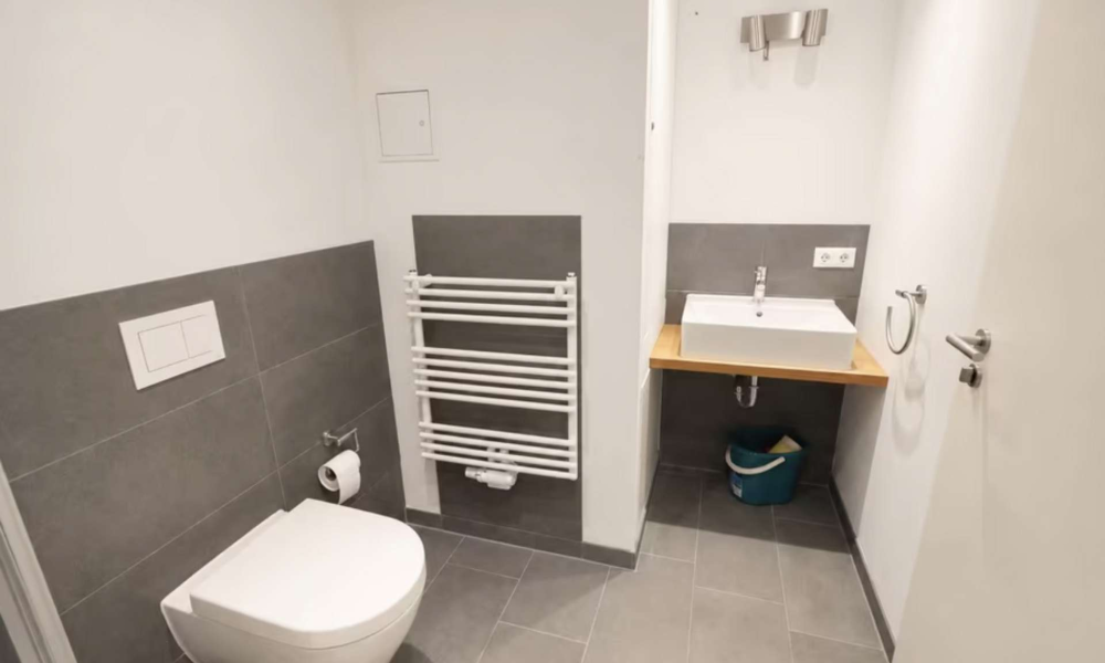 Helle 3-Raum-Wohnung mit Dachterrasse und Einbauküche (wird verschenkt) - Foto 4