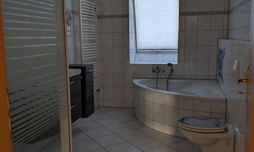 Großzügige 3-Zimmer-Wohnung mit Tageslichtbad – An der Hoffischerei 1, Merseburg - Photo 3