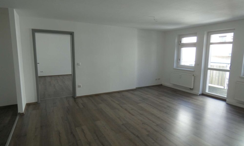 Moderne 2-Raum-Wohnung mit Balkon, EBK, Dusche und Wanne sowie Aufzug - Photo 1