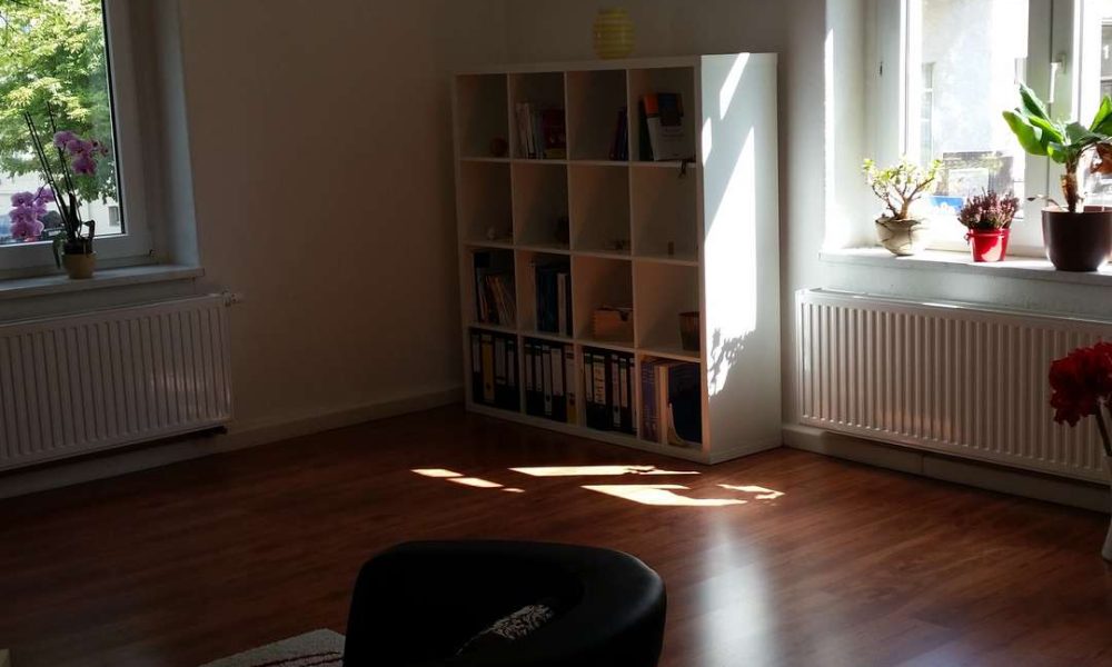 Altbaucharme trifft auf großzügiges Wohnen – 2-Raum-Wohnung mit Balkon - Photo 1