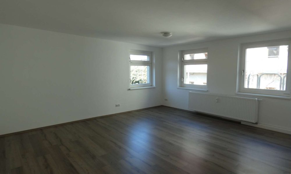 Moderne 2-Raum-Wohnung mit Balkon, EBK, Dusche und Wanne sowie Aufzug - Photo 3