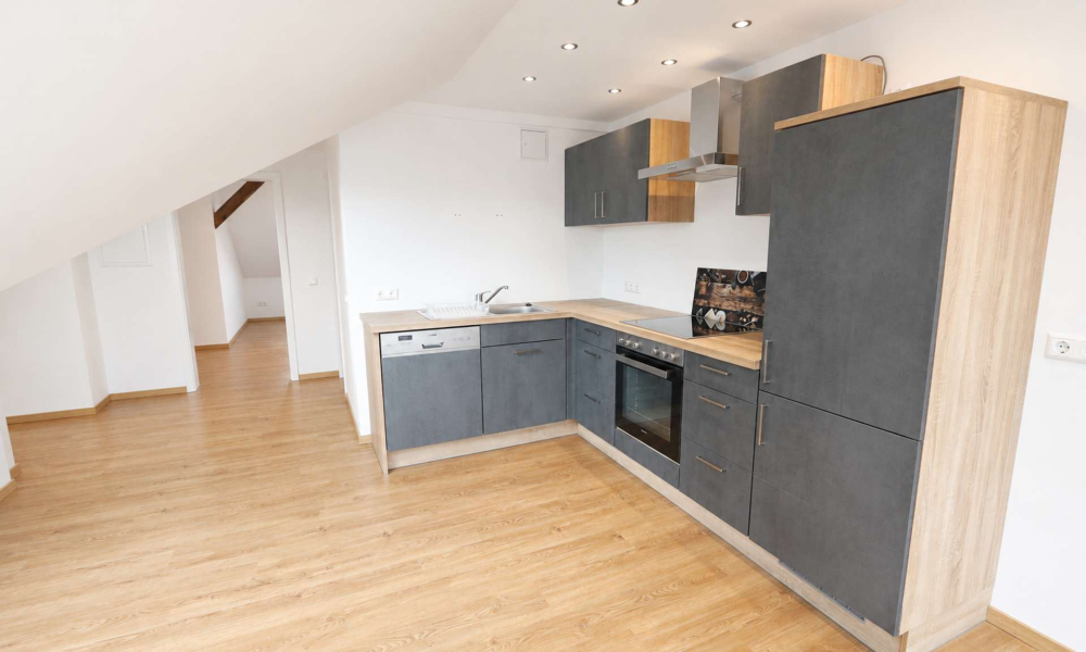 Helle 3-Raum-Wohnung mit Dachterrasse und Einbauküche (wird verschenkt) - Foto 1