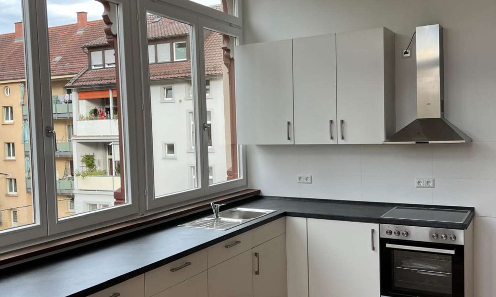 4-Zimmer-Altbau-Wohnung – frisch saniert – incl. Einbauküche + KAMIN - Photo 2