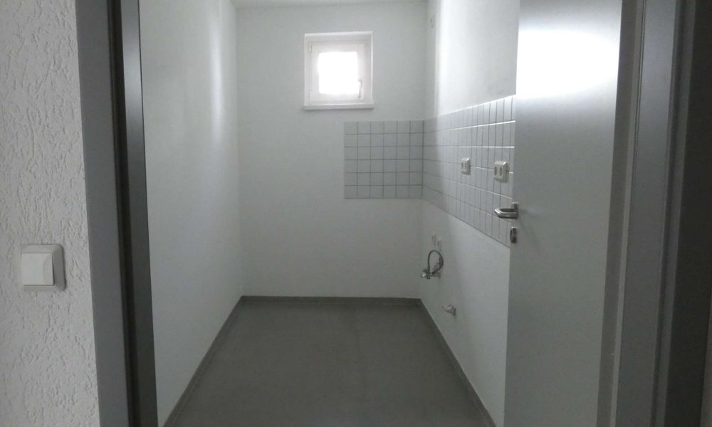 Moderne 2-Raum-Wohnung mit Balkon, EBK, Dusche und Wanne sowie Aufzug - Photo 5