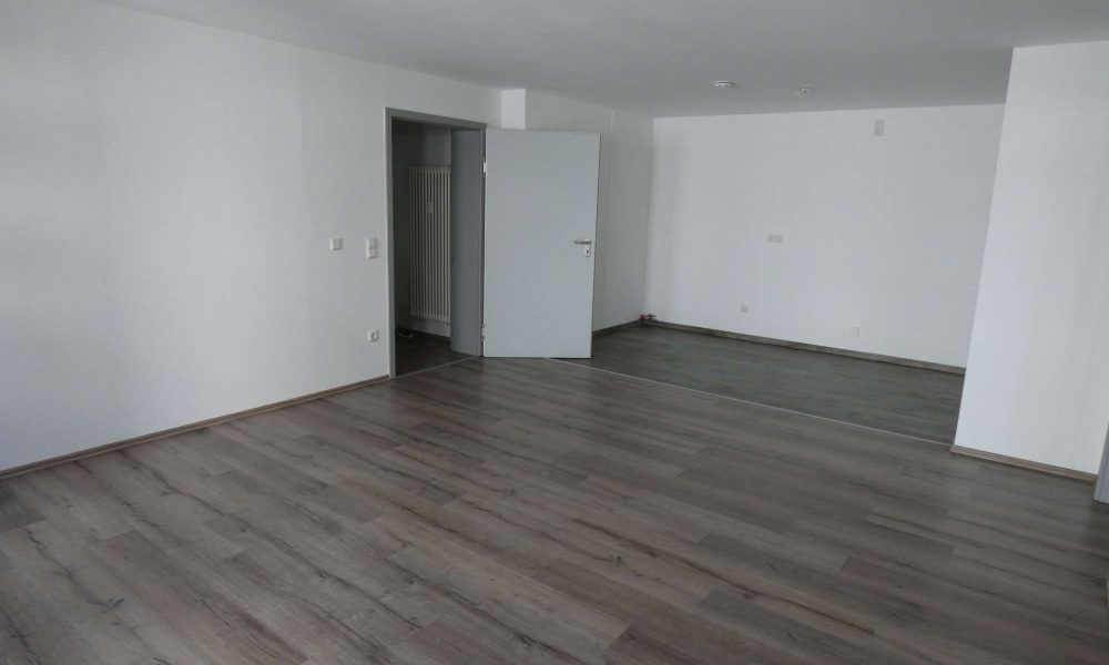Moderne 2-Raum-Wohnung mit Balkon, EBK, Dusche und Wanne sowie Aufzug - Photo 4