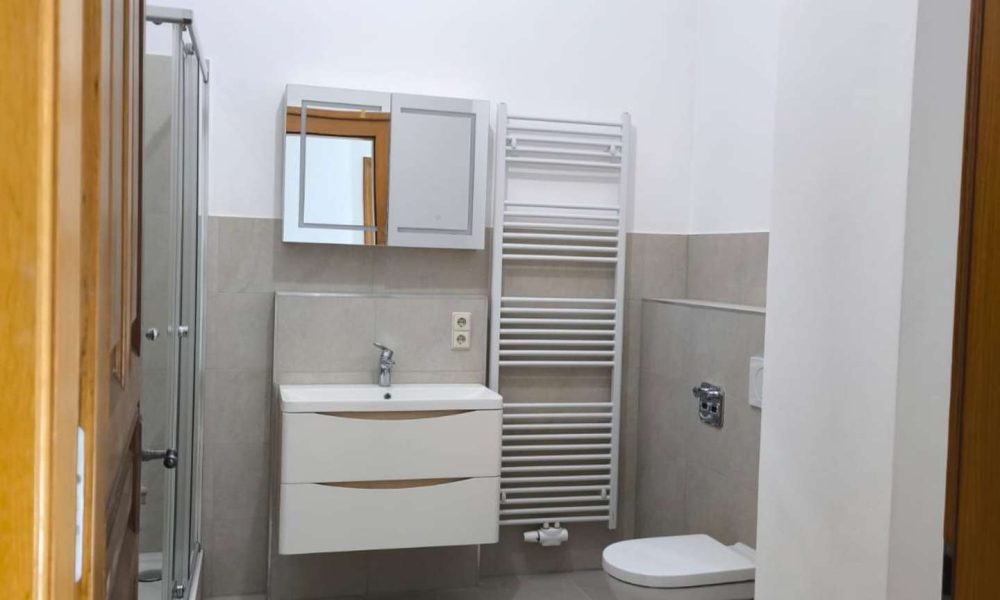 4-Zimmer-Altbau-Wohnung – frisch saniert – incl. Einbauküche + KAMIN - Photo 4