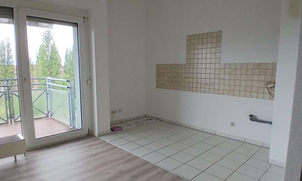 Attraktive 4-Raum-Maisonette-Wohnung mit Balkon und Aufzug, auf Wunsch TG-Stellplatz, zu vermieten - Photo 2