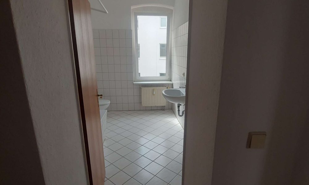 Zentral gelegene 2-Raum-Wohnung 42 qm ab sofort zu vermieten - Foto 2