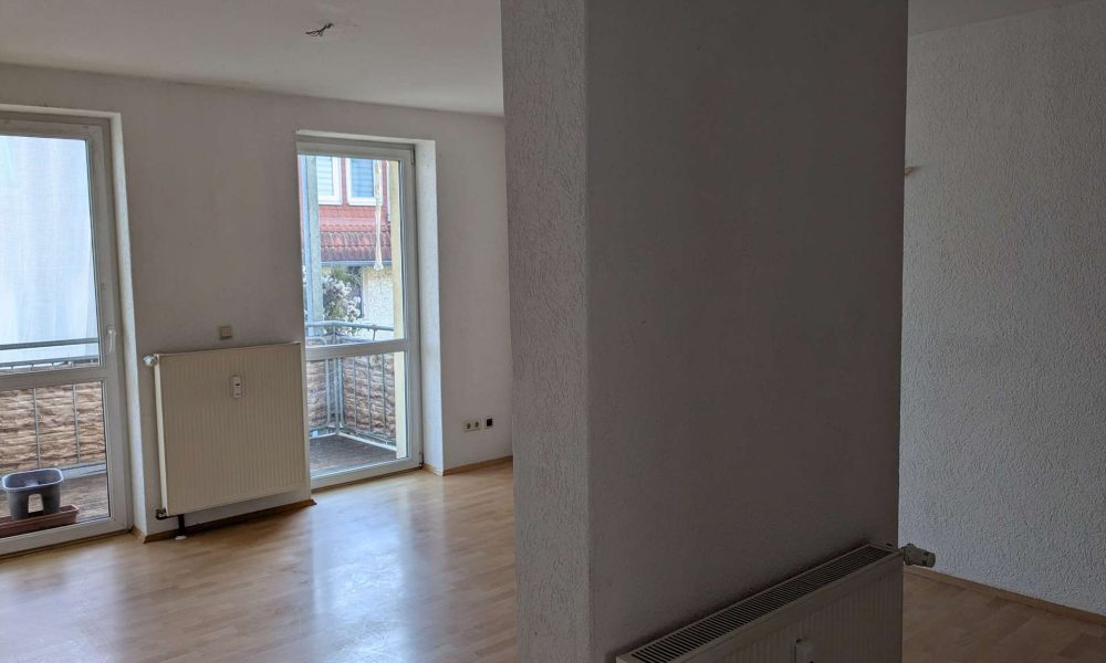 Großzügige 4-Zimmer-Wohnung mit Balkon in Merseburg – Lindenstraße - Photo 1