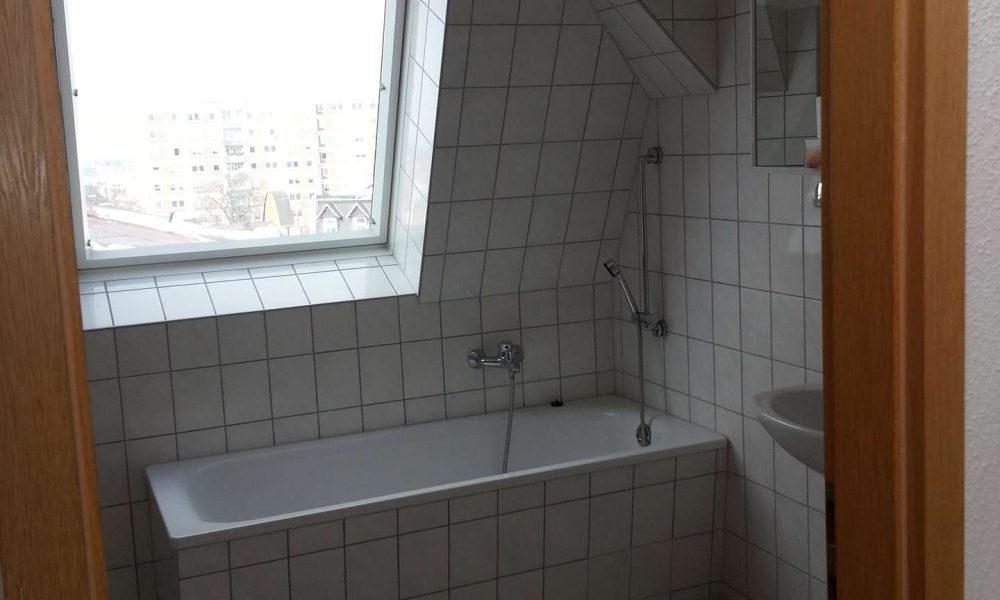 Dachgeschoss mit Charme: 50,5 m², Holzbalken &Tageslichtbad – Gräfestr. 13 – ab 01.12.2026 - Photo 2